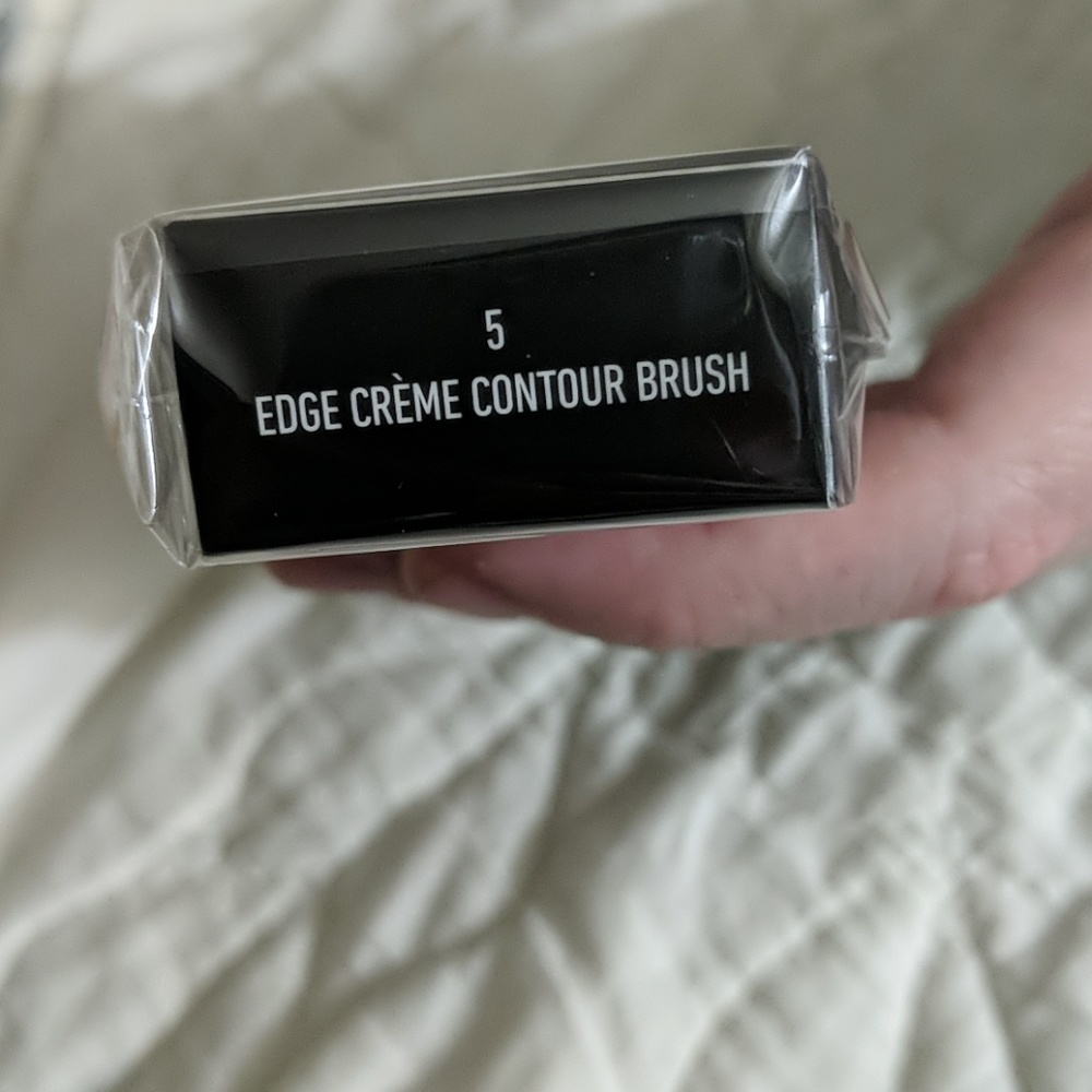 *SOLD* Kat Von D Edge Creme Contour Brush - Picture 3 of 3
